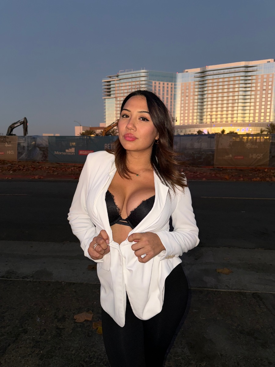 Take a pause and enjoy Ali Cruz — streaming from Gothenburg