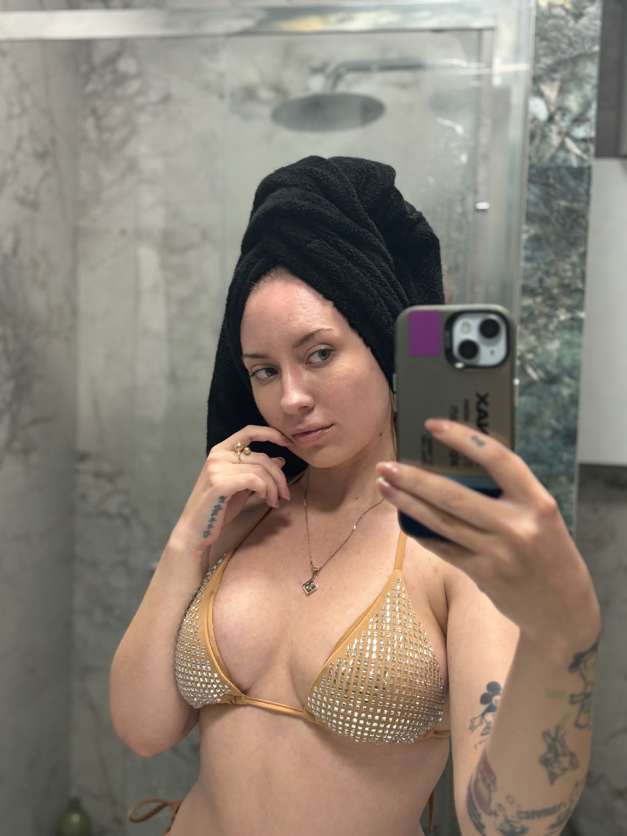 Nude girl KateV in Gothenburg