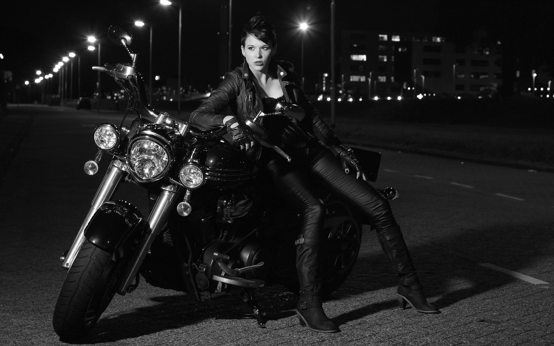 Photo Beautiful girls and motorcycles in Gothenburg