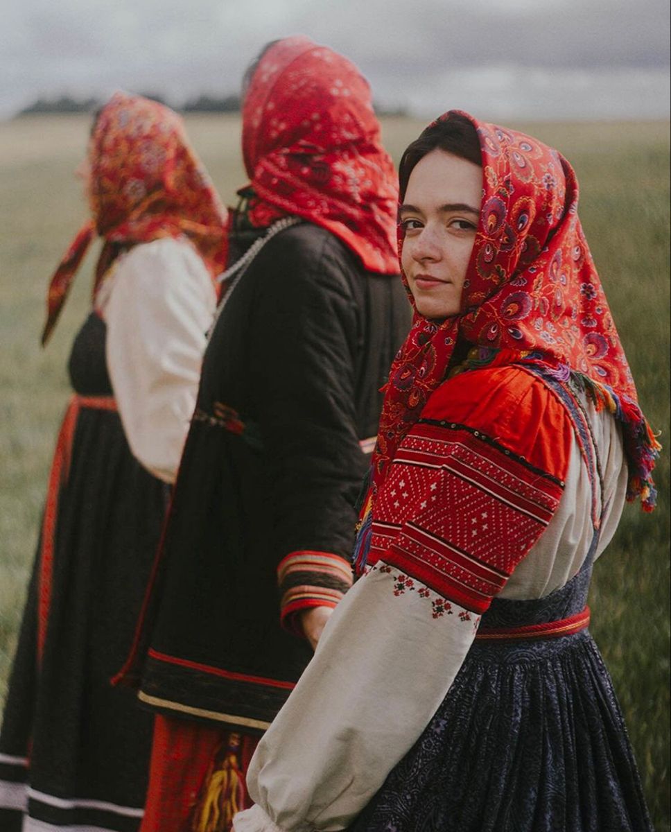 Women in Slavic costumes in Gothenburg