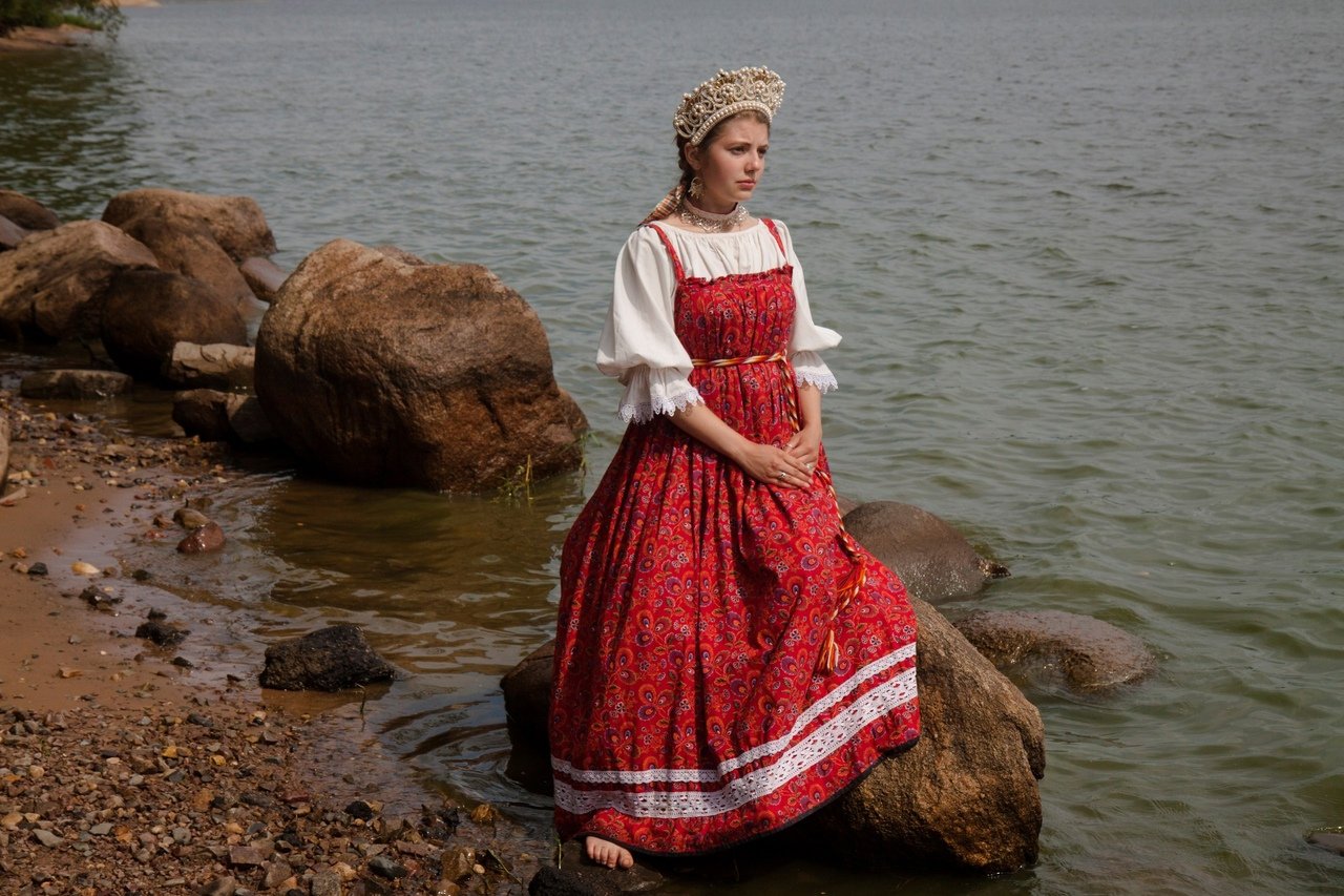 Women in Slavic costumes in Gothenburg