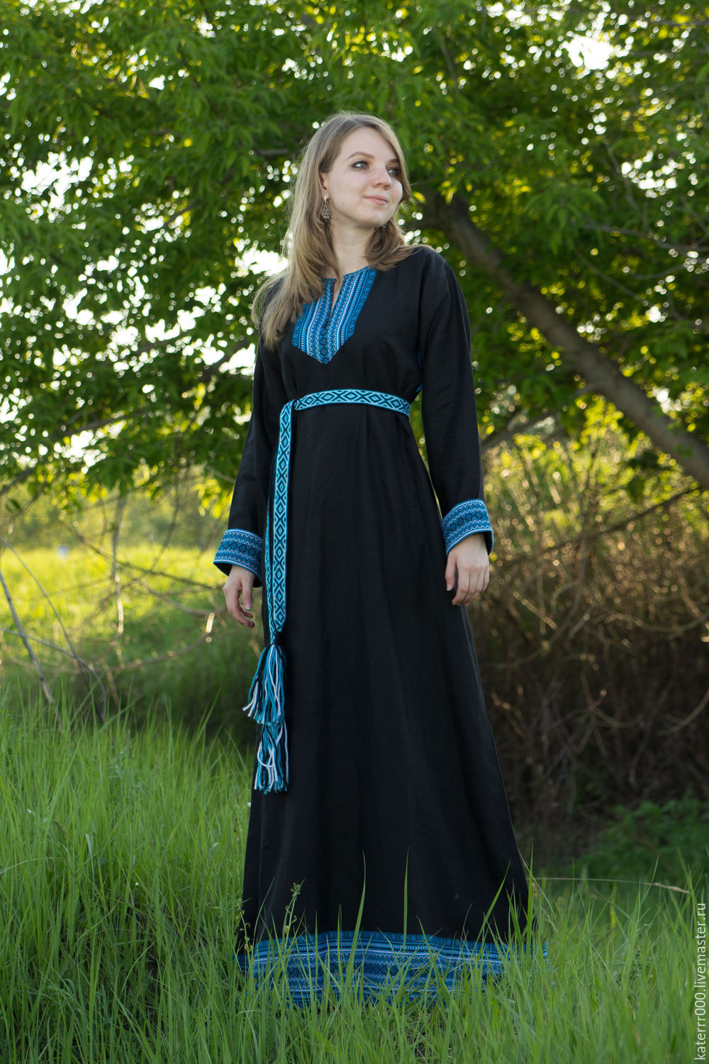 Women in Slavic costumes in Gothenburg