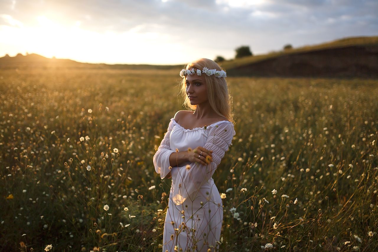 Girls in Slavic costumes in Gothenburg