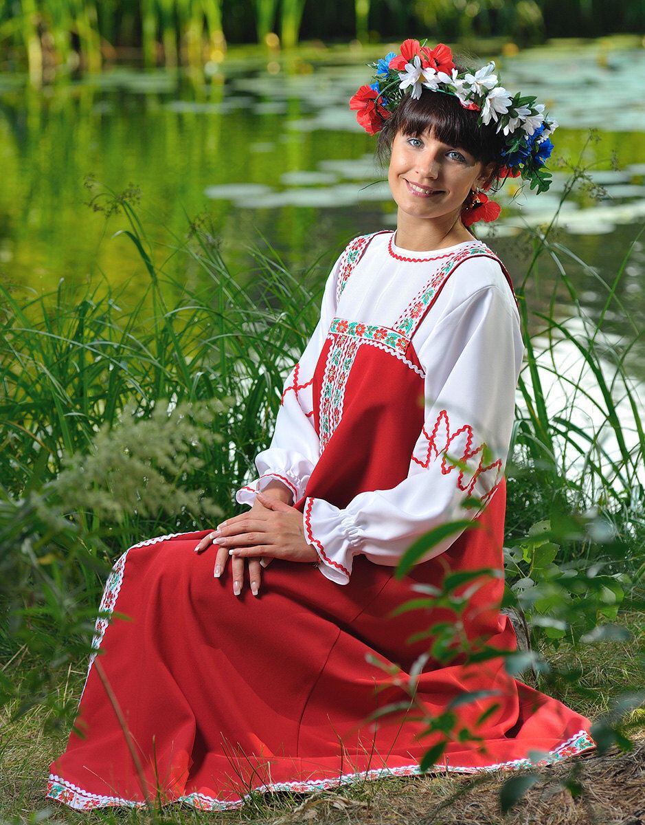 Beautiful girl Girls in Slavic costumes in Gothenburg